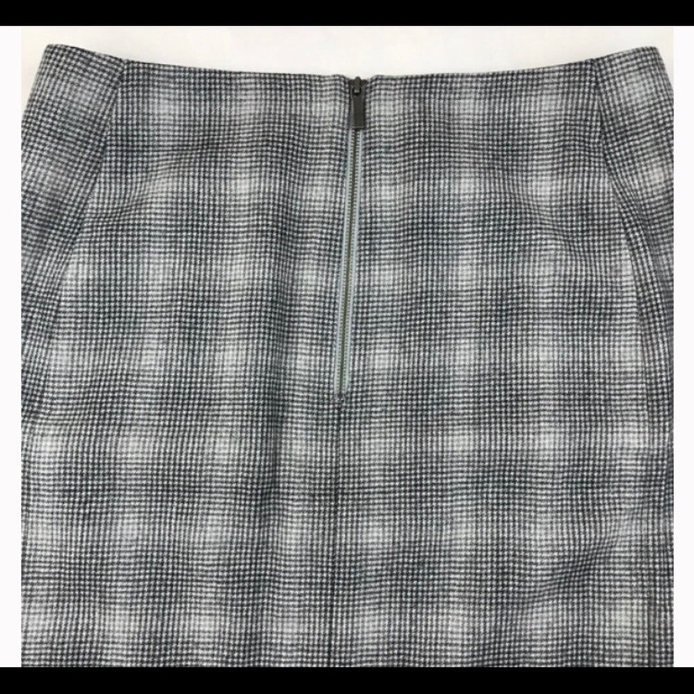 Banana Republic houndstooth plaid skirt - Picture 4 of 6